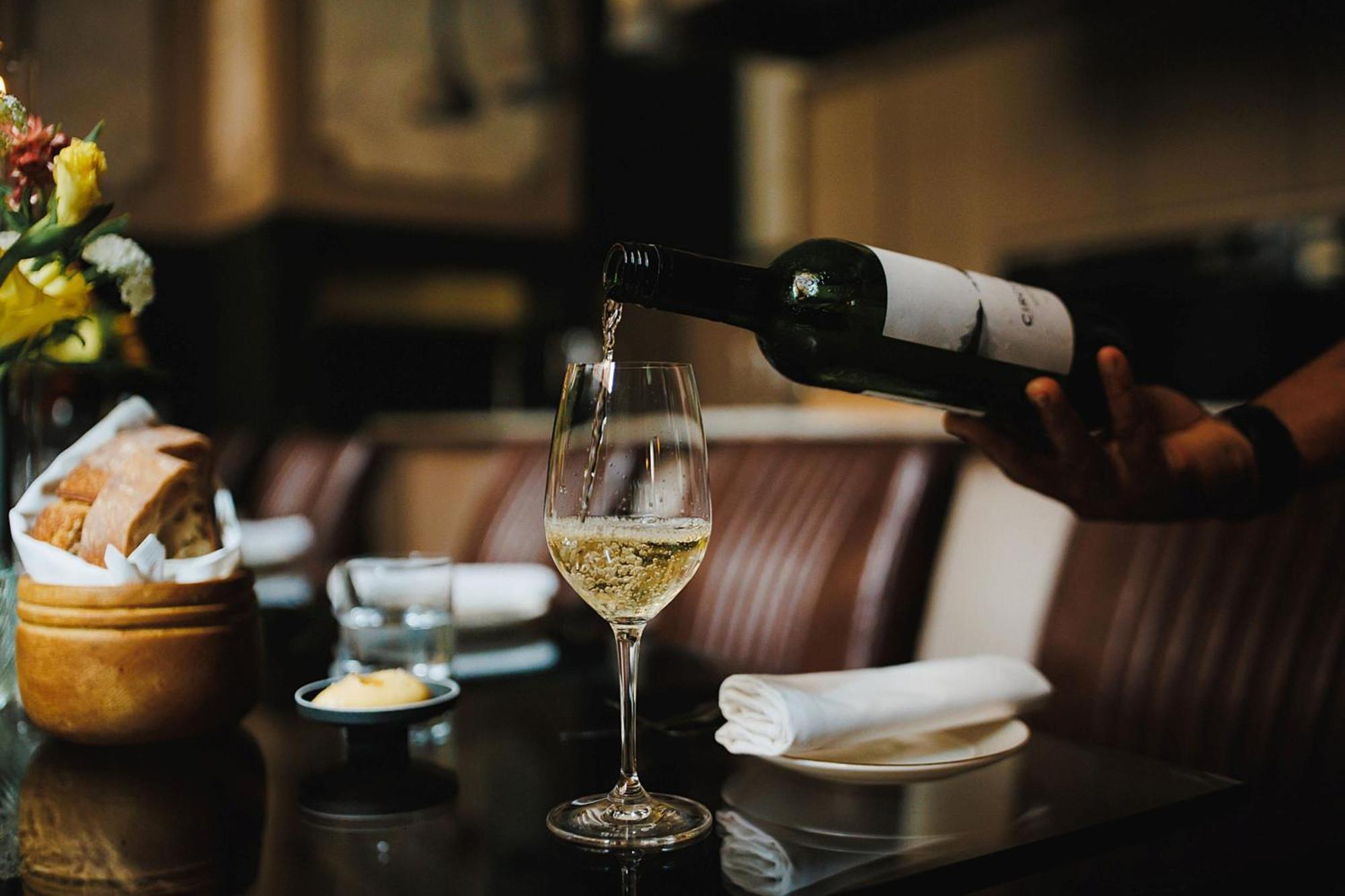 Stock Exchange Hotel, Manchester, Autograph Collection Εξωτερικό φωτογραφία Wine being poured