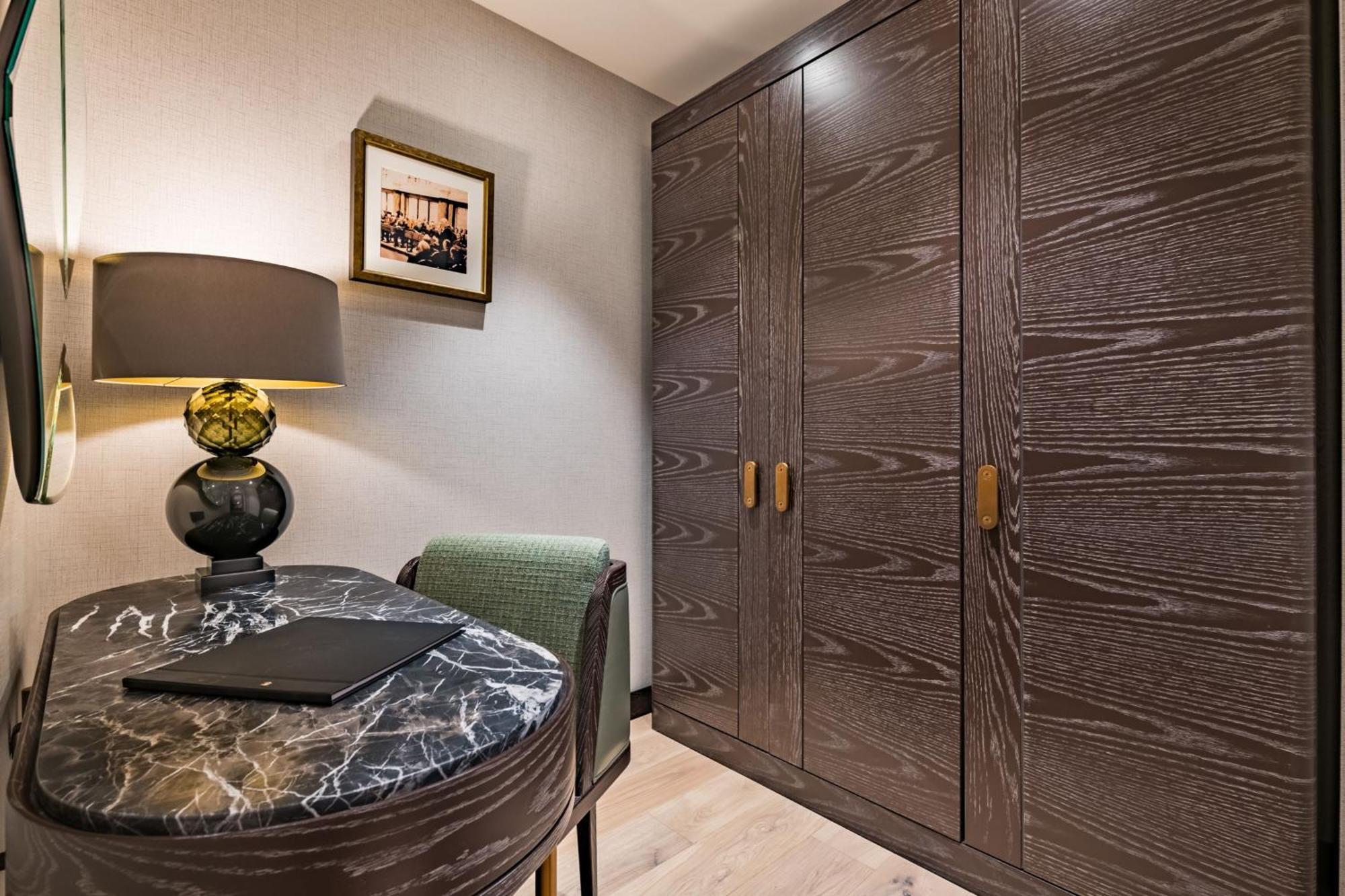 Stock Exchange Hotel, Manchester, Autograph Collection Εξωτερικό φωτογραφία A fitted wardrobe