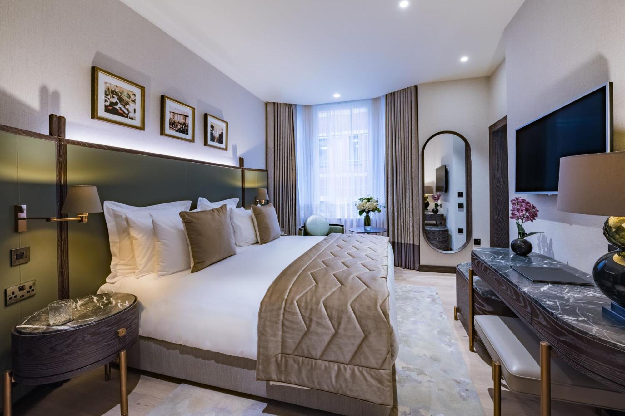 Stock Exchange Hotel, Manchester, Autograph Collection Εξωτερικό φωτογραφία A bedroom at The Guardsman