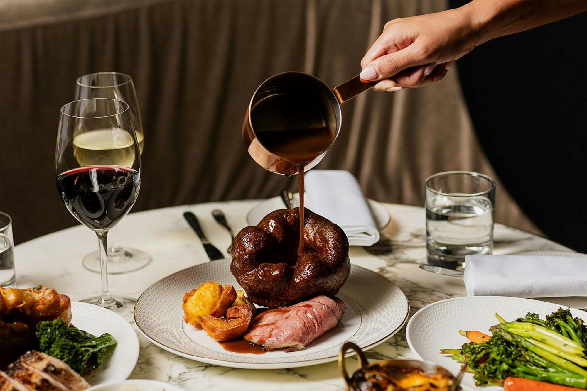 Stock Exchange Hotel, Manchester, Autograph Collection Εξωτερικό φωτογραφία A traditional Sunday roast